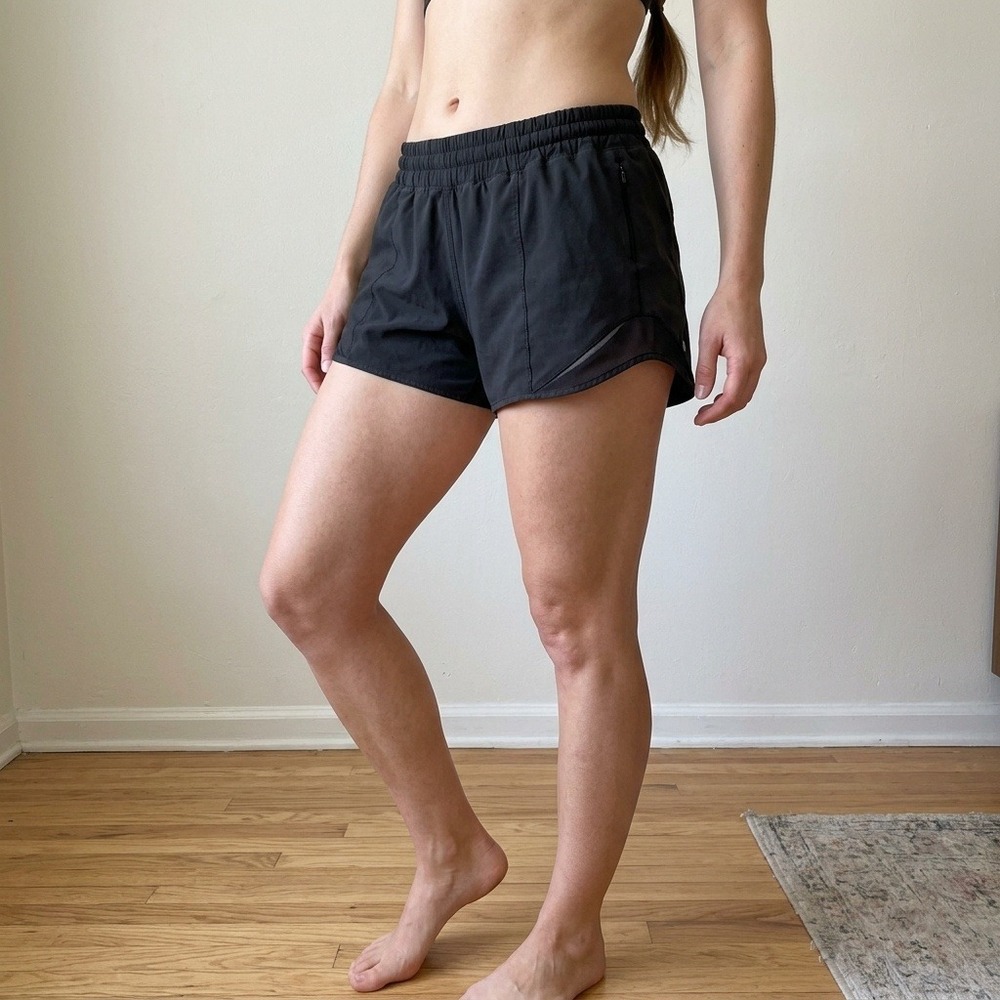 Lululemon Hotty Hot Womens Shorts 4 Black Mesh Trim Low Rise Running Athletic